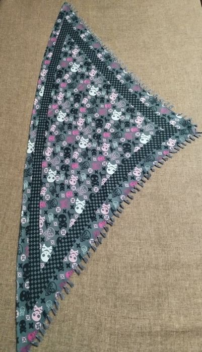 Must-have сезону! Бандана-шарф трансформер із черепами