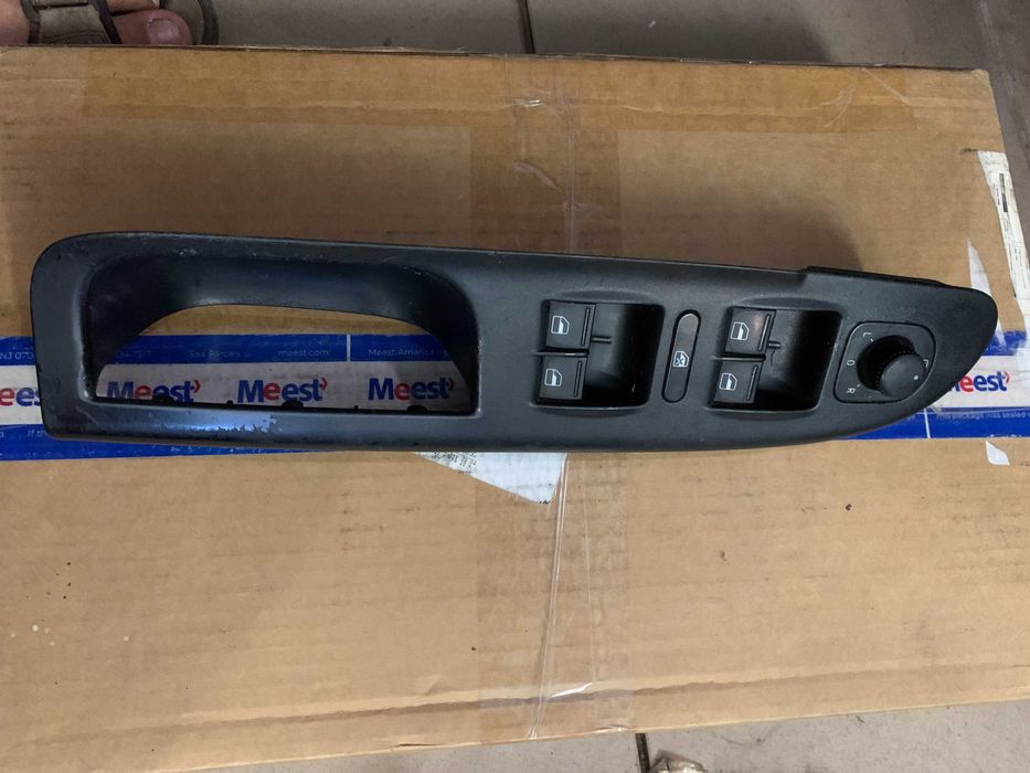 Блок управления стеклоподьемника VW Passat B6 2006
