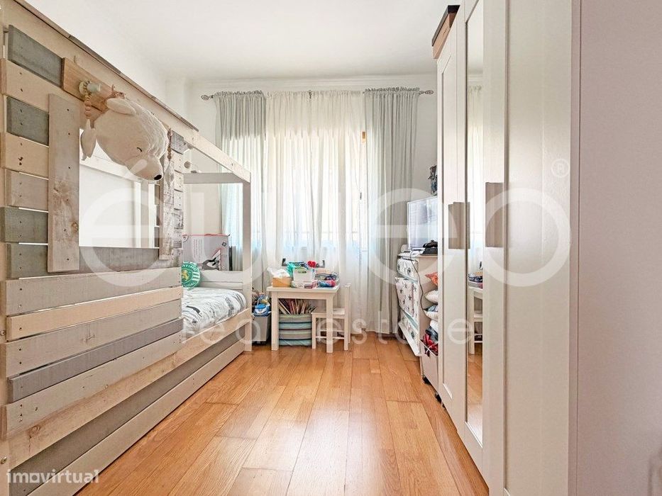 Apartamento T2 com arrecadação para venda na Quinta do Conde