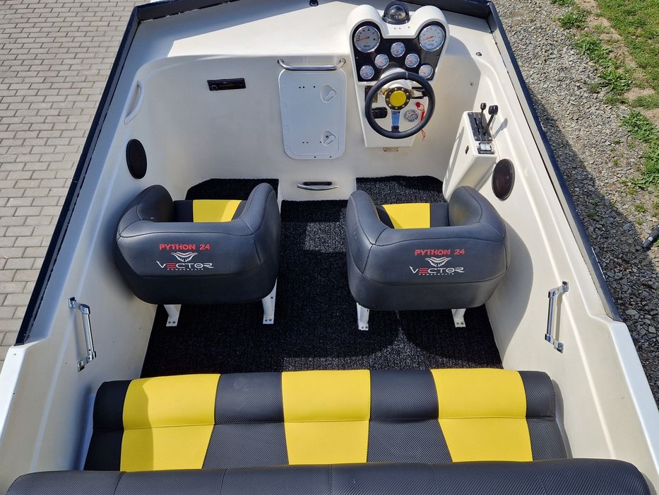 Motorówka Python Vector 7.4 V8
