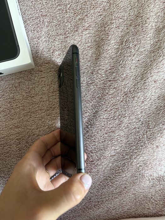 Продам iPhone 11, 64 ГБ