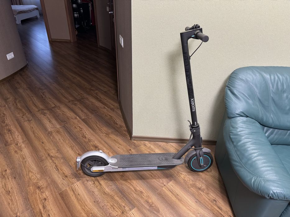 Електросамокат XIAOMI Mi Electric Scooter Pro 2 Mercedes-AMG F1 Ed