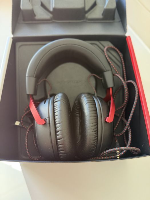 Headset Gaming HyperX Cloud III – Como Novo