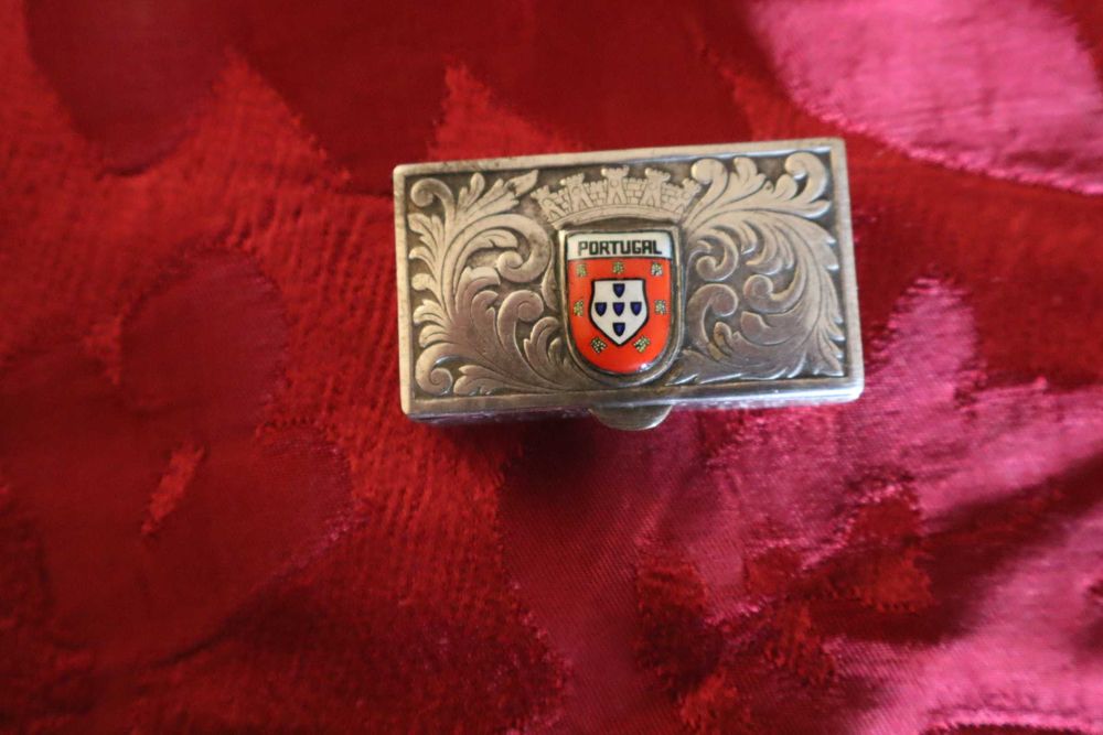 Caixa de rapé ou de comprimidos em metal prateado e esmalte