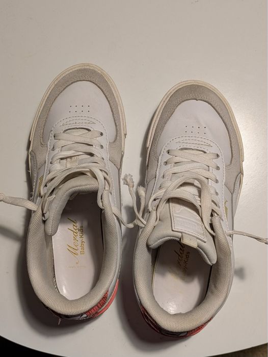 Кроссовки женские