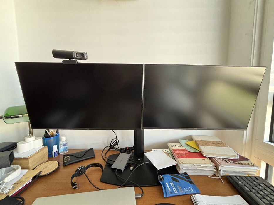 Conjunto 2 monitores e suporte + webcam
