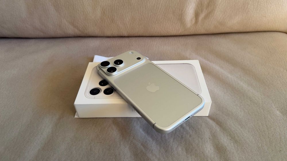 Vendo troco iPhone 18 Pro Max 256Gb Silver C/Fatura e Garantia Apple