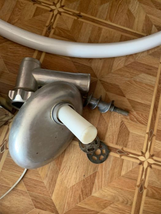 Мʼясорубка Elenberg.  Дешева