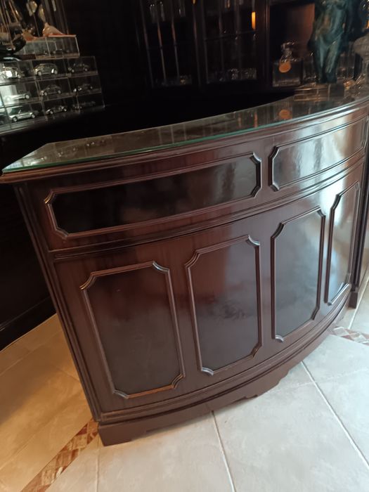 Bar em nogueira com luz