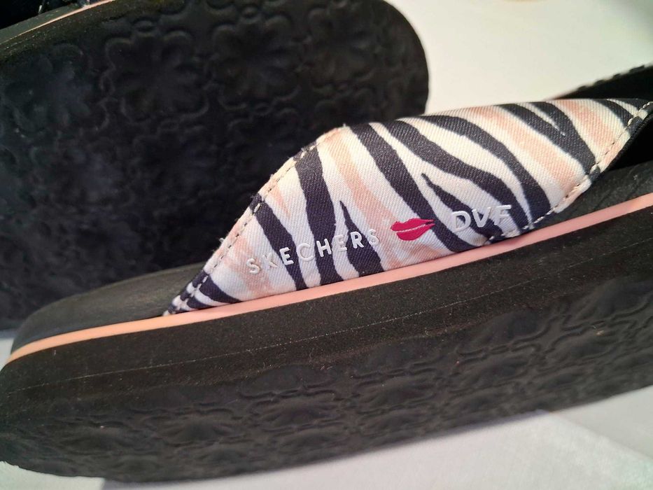 Chinelos Skechers D'Lites Luxe Foam – Muito Confortáveis