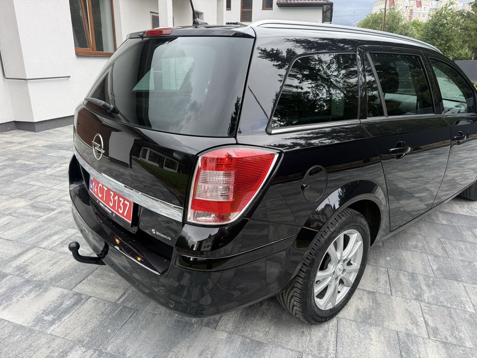 Opel Astra 1.6 бензин 2010 рік