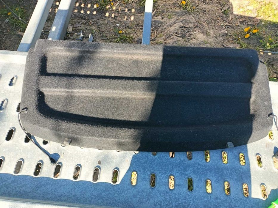 Поличка до автомобіля