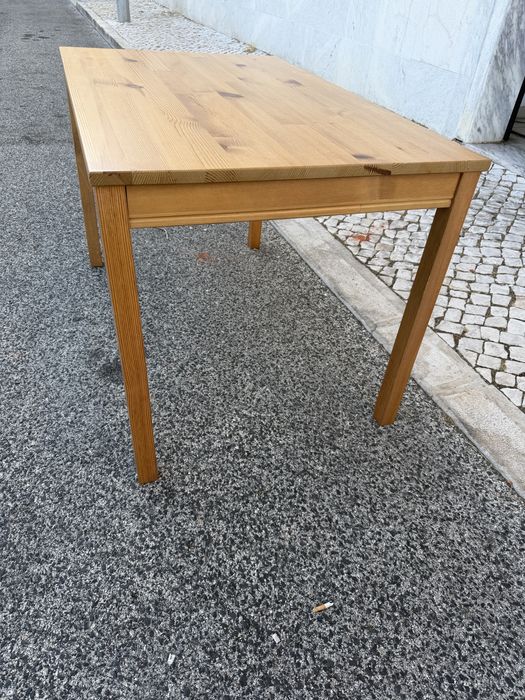 Mesa + 4 cadeiras