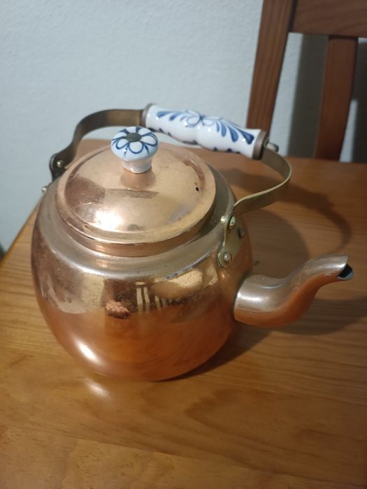 Bule antigo em cobre da marca coart