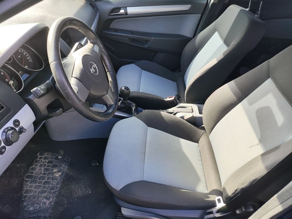 Opel Astra H 2004-2011 деталі салону