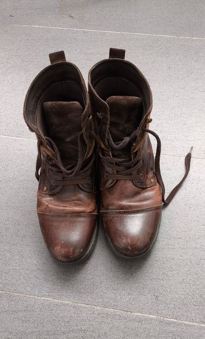 Botas castanhas de pele número 43
