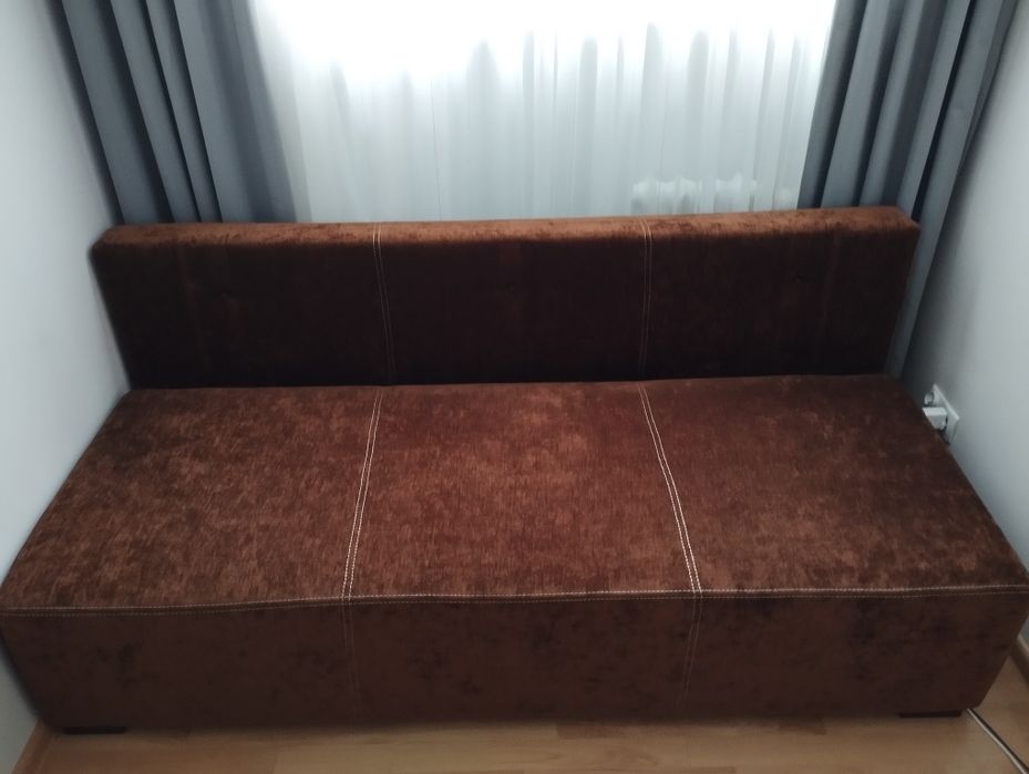 Wygodna, rozkladana sofa w brązowym 17.08