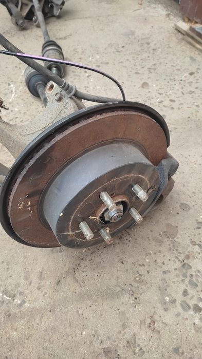 Subaru forester s13 sj  2012- ступиця полоось  цапфа диск