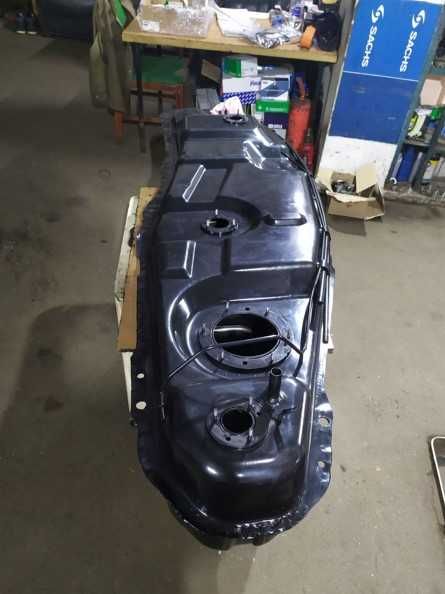 Топливный бак  mitsubishi padjero iii 00-06, mr342850 б/у