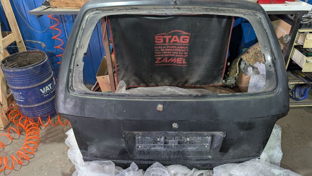 Кришка багажника Kia Carnival