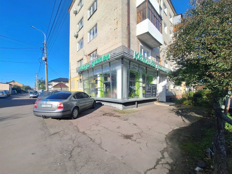 Продається 53,6 кв.м., 1 пов., фасад, окремий вхід