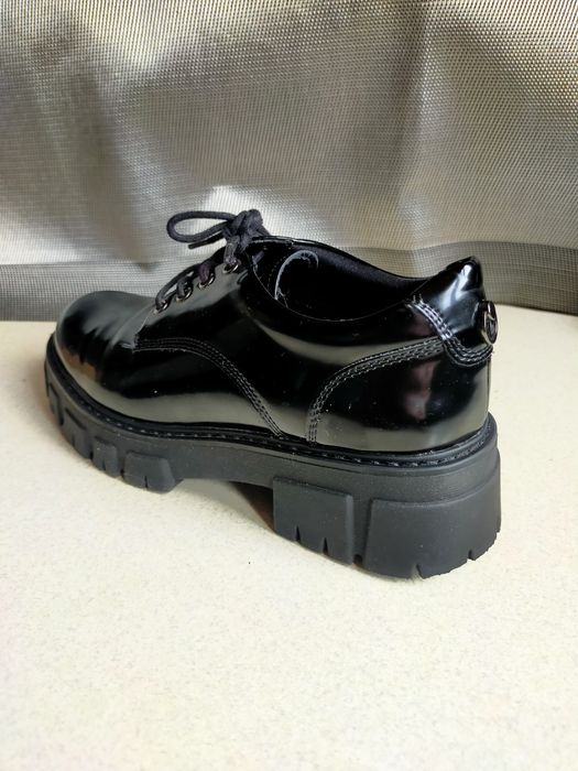 Buty Oksfordki loafersy trapery lakierki 37