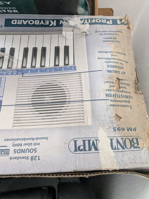 Продам синтезатор Bontempi PM 695.