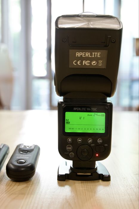Kit Flash TTL para Canon: Aperlite YH-700C + 3x Emissores RF-603C