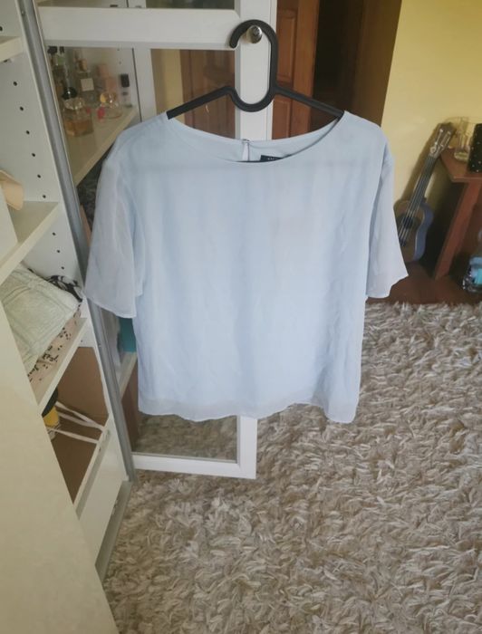 Luźna błękitna bluzka elegancka