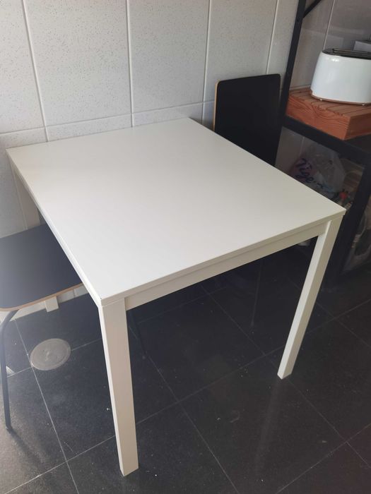 Mesa branca extensível