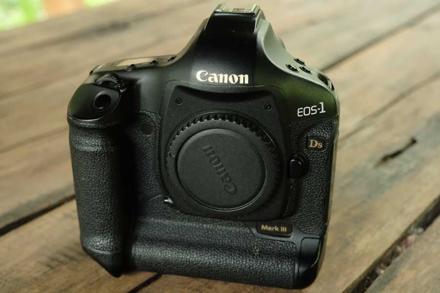 Canon 1dsIII body