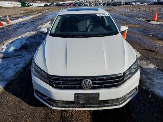 Декоративна кришка двигуна Volkswagen Passat 1.8 TSI 11-19 рік.