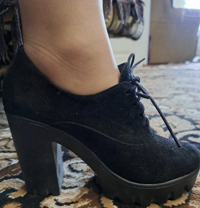 Продам жіночі замшеві черевички