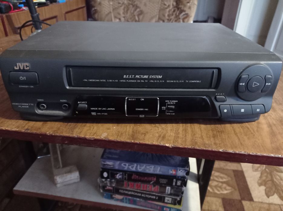 Продам видеомагнитофоны и кассеты