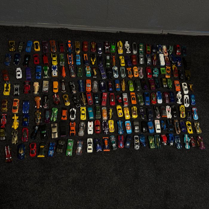 Zestaw autek hot wheels 200szt