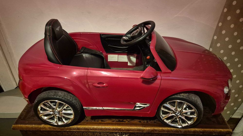 Vendo carro eletrico bentley para criança ate 5 anos ou 25 quilos.