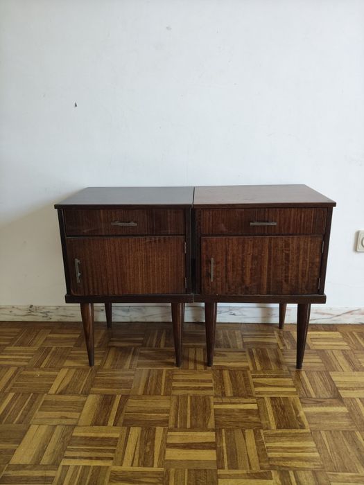 Duas mesas de cabeceira vintage dos anos 60/70 (dois por 100 euros)
