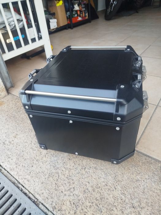 Givi trekker outback 42 lt +base suporte givi