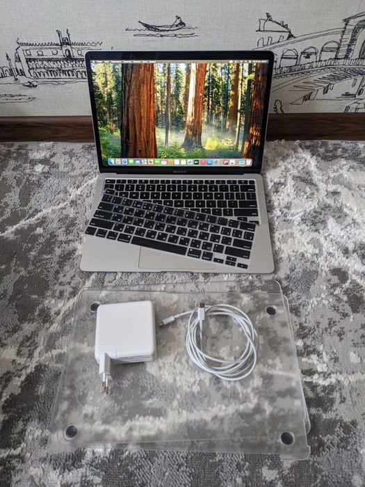 Macbook Air M1 8/256 Silver