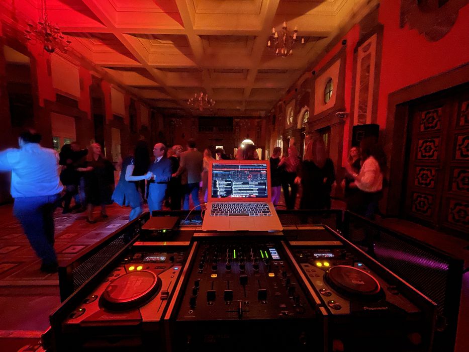 dj Przemo-Obsługa muzyczna imprez okolicznościowych.