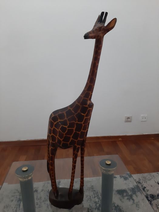 Girafa em madeira
