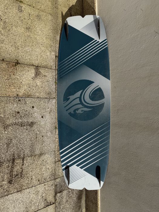 Prancha Kitesurf Cabrinha Spectrum 136x41 (2021) + Pads/Straps