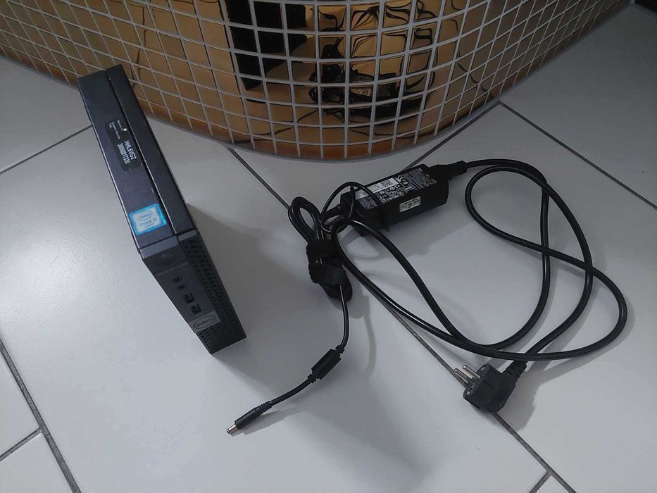 Komputer DELL mały zgrabny .