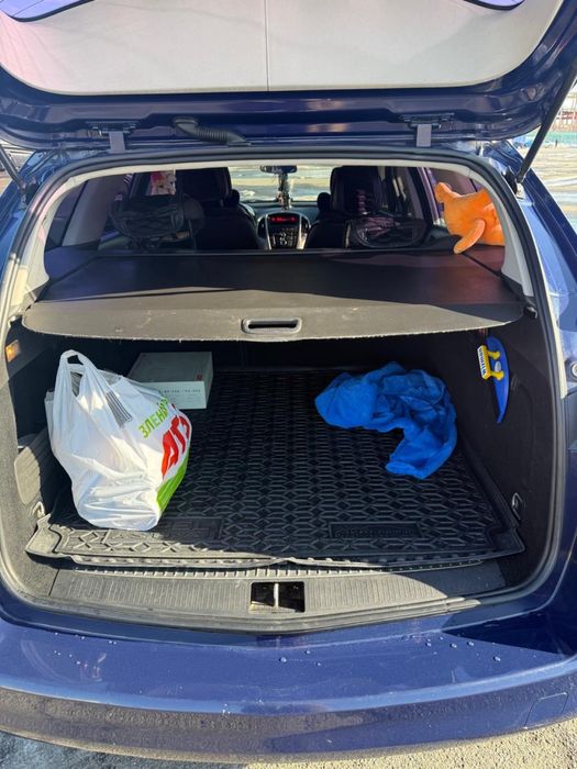 Продаеться гарне сімейне авто в гарному стані перший власник в україні