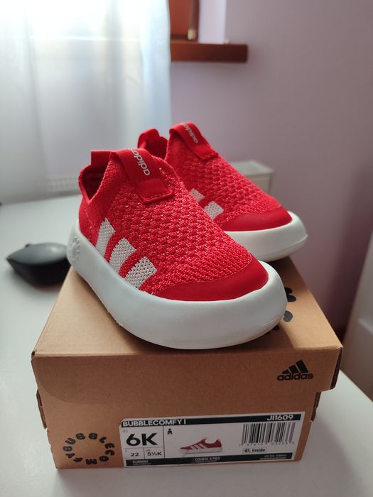 Дитячі кросівки Adidas bubblecomfy