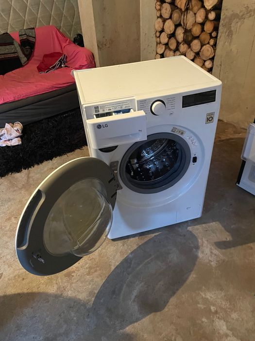 Máquina de Lavar Roupa LG 9kg – 1 ano de uso