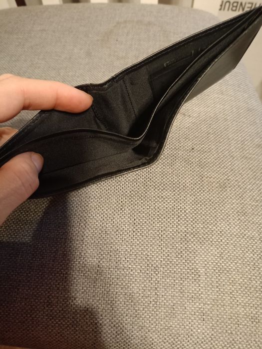 Portfel na karty i papierkowe pieniądze