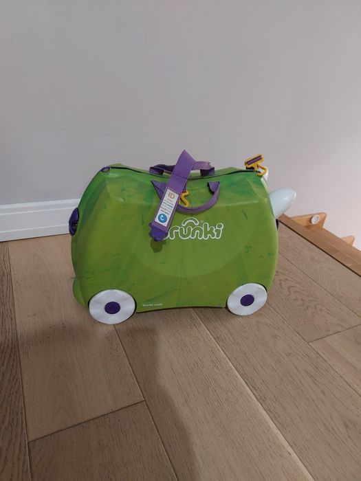 Walizka na kółkach trunky