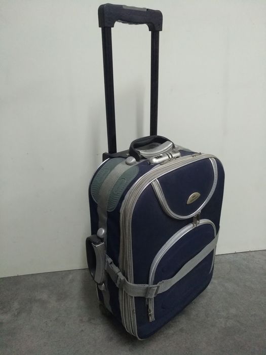 Mala de viagem para cabine com Trolley, medidas: 56/35/20cm
Perfeito e