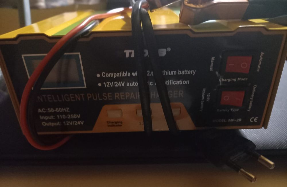 Prostownik Automatyczny z funkcją naprawy 12V 24V